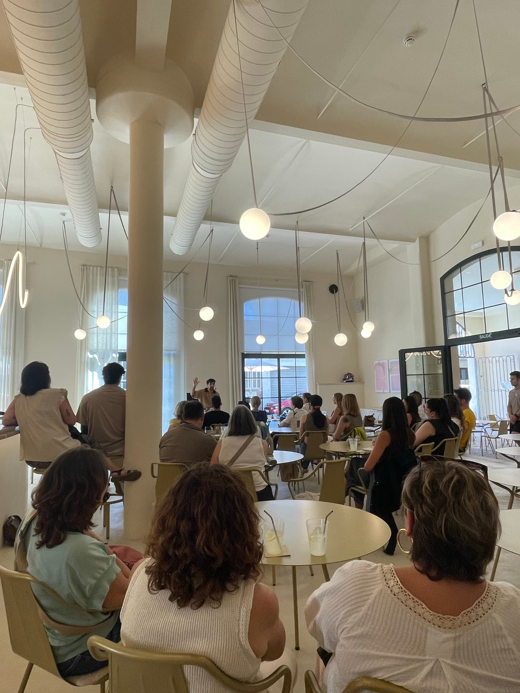 Bella Hora — asistentes al evento