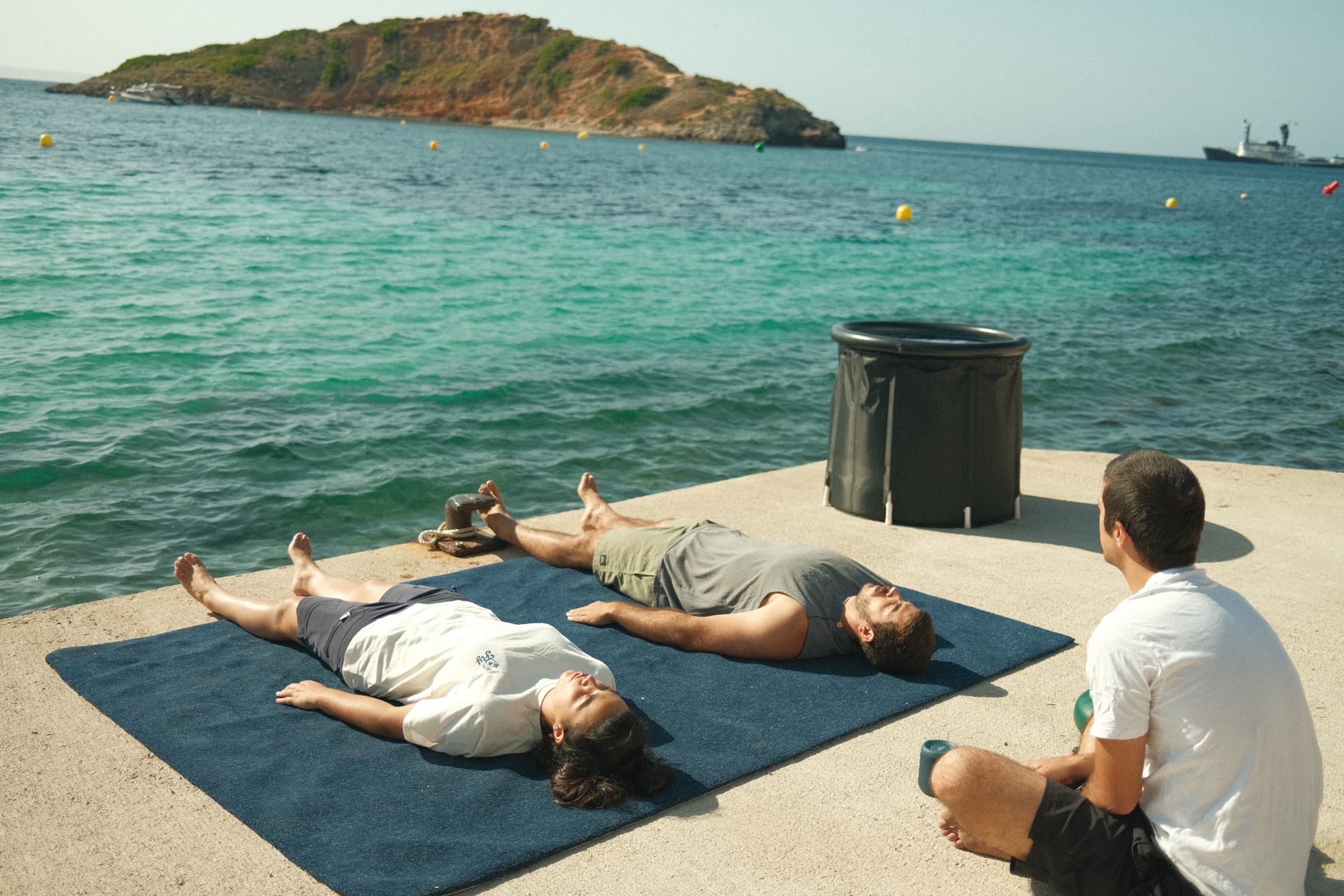 Sesión de respiración junto al mar, guiada por un facilitador de Soul Elements